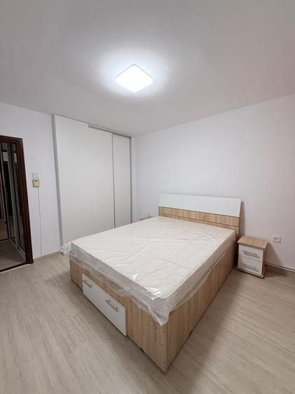 Apartament cu 3 camere decomandat în Cornișa