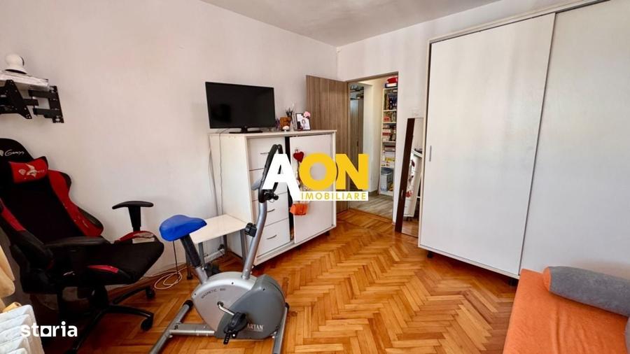 Apartament cu 3 camere decomandat în Cetate