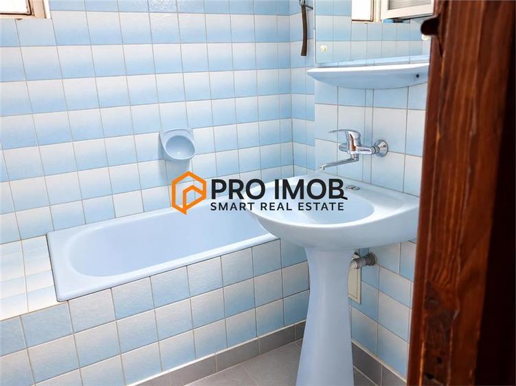 Apartament cu 3 camere decomandat în Micro 12