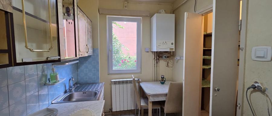 Apartament cu 2 camere semidecomandat în Centrul Civic