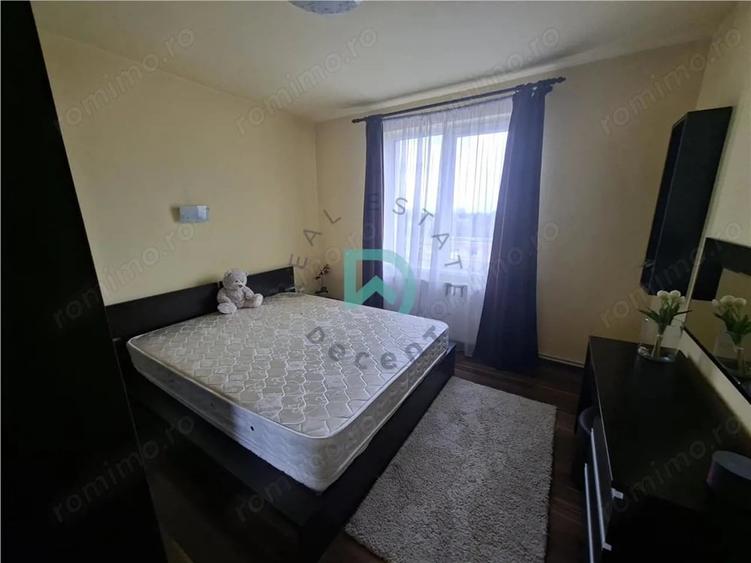 Apartament cu 3 camere decomandat în Calea București