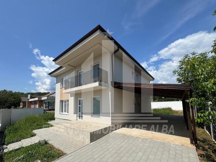 Casă individuală cu 4 camere cu Canalizare în Cetate
