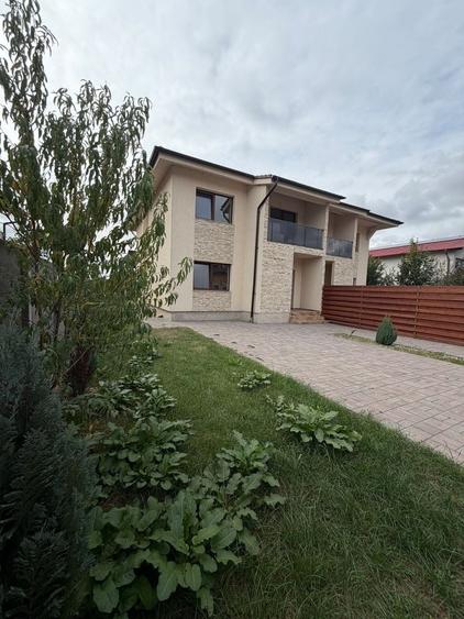 Casă individuală cu 4 camere cu Canalizare în Central