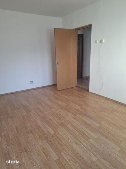 Vand apartament 3 camere Micro 3 - 6