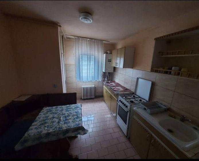 Apartament cu 3 camere decomandat, mobilat în Independenței