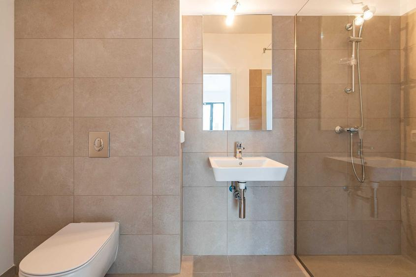 Apartament cu 3 camere decomandat în Costin Georgian
