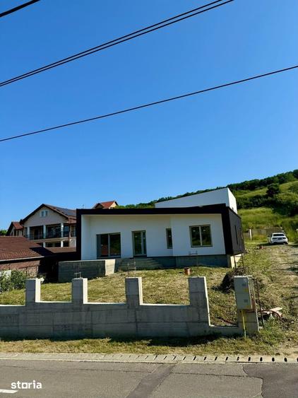 Casă cu 3 camere cu Teren 400 Mp în Corunca