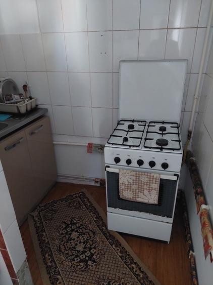 Apartament cu 3 camere decomandat, mobilat în Noua