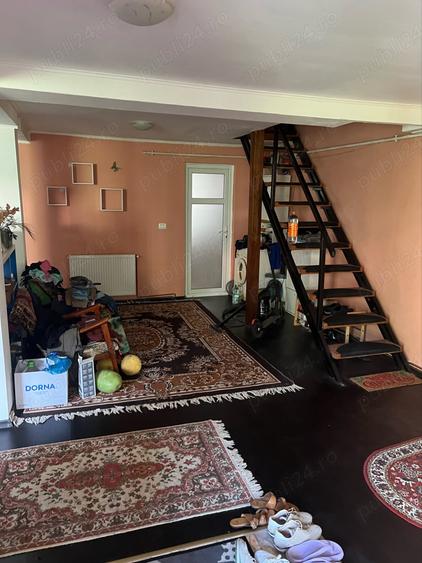 Casă cu 6 camere cu Teren 284 Mp în Poiana