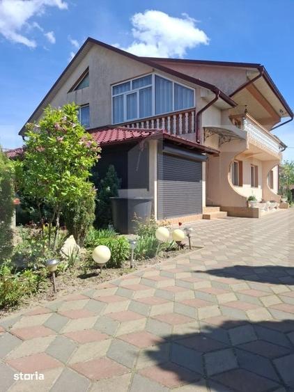Casă cu 8 camere cu Teren 4600 Mp în Vlădeni