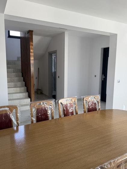 Casă cu 3 camere cu Teren 500 Mp în Mărtinești