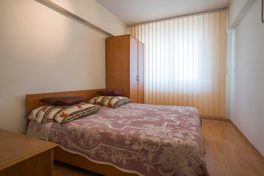 Apartament cu 3 camere decomandat în Alexandriei