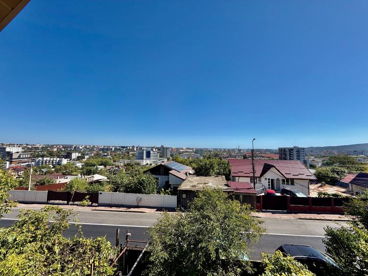 Casă cu 3 camere decomandat cu Teren 400 Mp în Galata