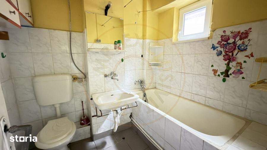 Apartament cu 4 camere semidecomandat în Central