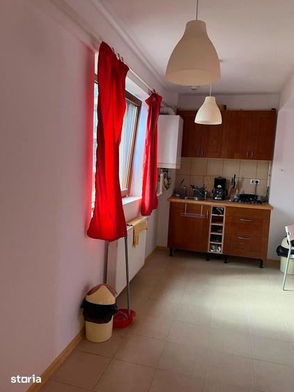 Apartament cu 3 camere semidecomandat în Nord