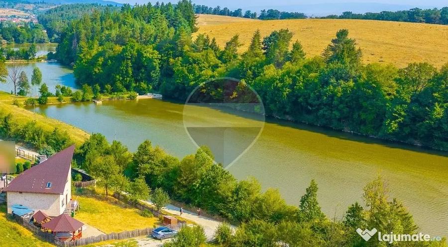 Casă cu 5 camere cu Teren 696 Mp în Vulcan