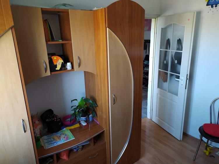 Apartament cu 3 camere decomandat în Cantemir
