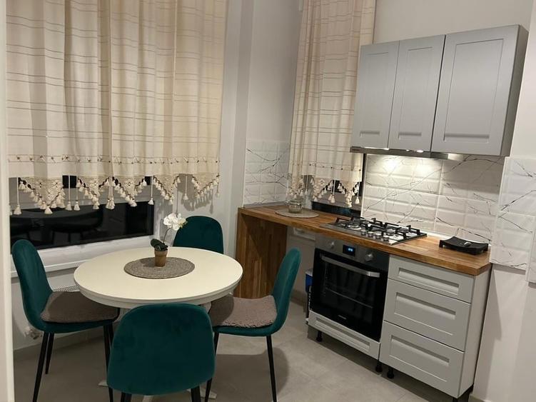 Apartament cu 3 camere decomandat, mobilat în Central