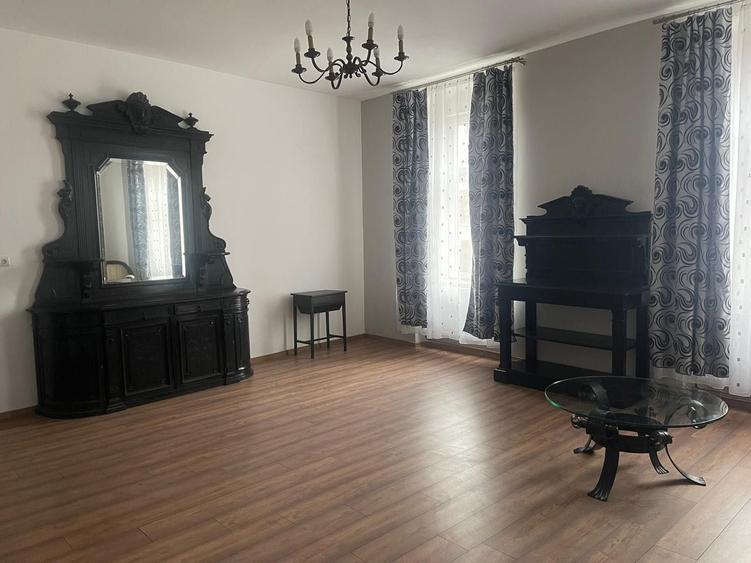Casă cu 2 camere în Central