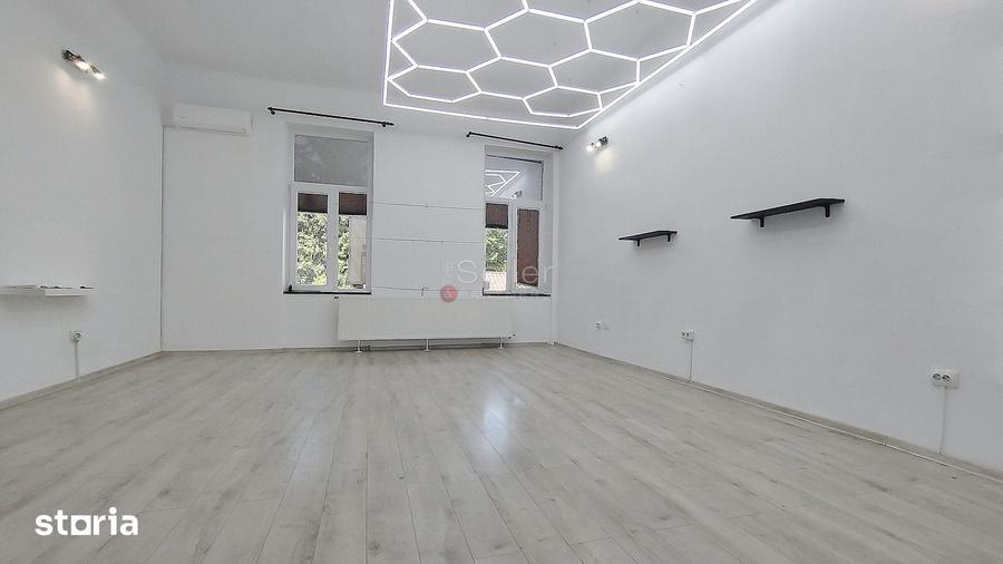 Apartament cu 5 camere decomandat în Centrul Istoric