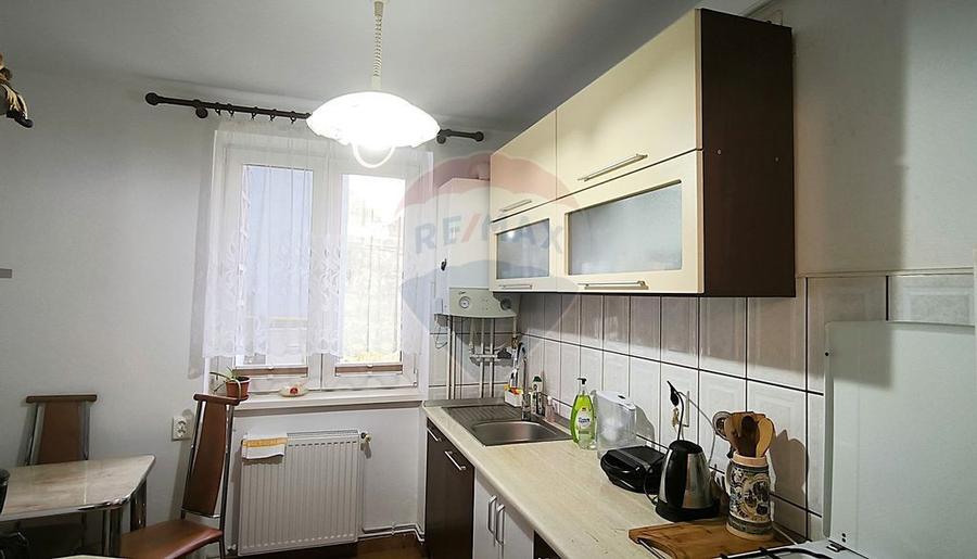 Apartament cu 4 camere semidecomandat în Central