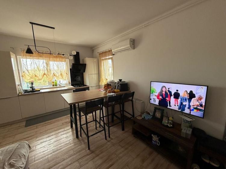 Apartament cu 3 camere decomandat în Dumbrăvița