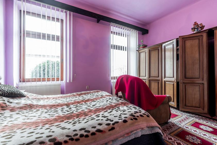 Apartament cu 3 camere semidecomandat, mobilat în Central