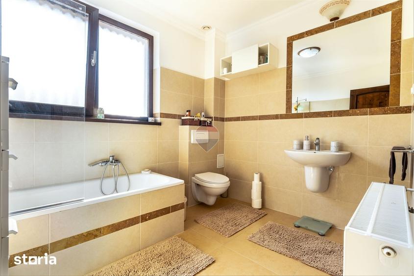 Casă cu 5 camere cu Teren 1065 Mp în Baciu