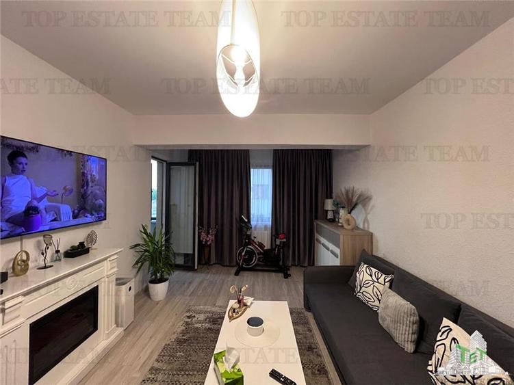 Apartament cu 3 camere decomandat, mobilat în Central