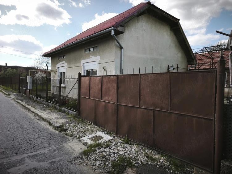 Casă cu 2 camere cu Teren 905 Mp în Central