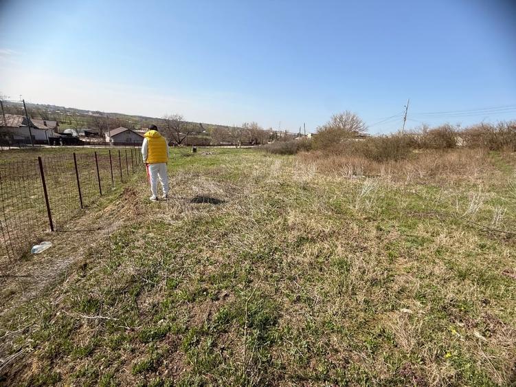 Teren Construcții intravilan de 3270 mp, în Roata de Jos