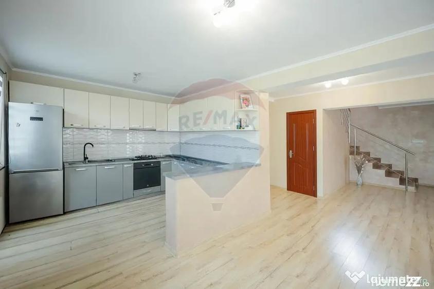 Casă cu 7 camere cu Teren 600 Mp în Haieu
