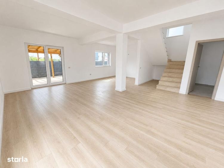 Casă cu 4 camere cu Teren 350 Mp în Domnești