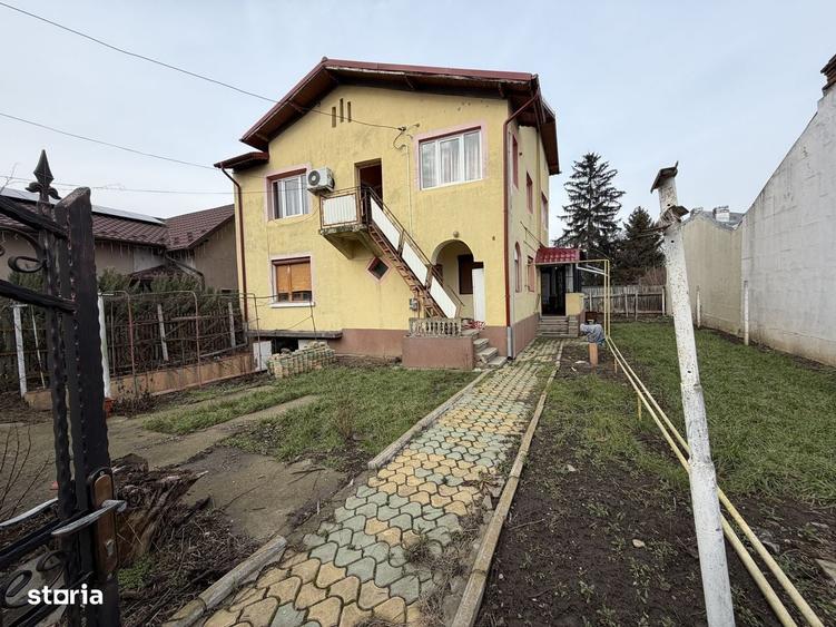 Casă cu 4 camere în Central
