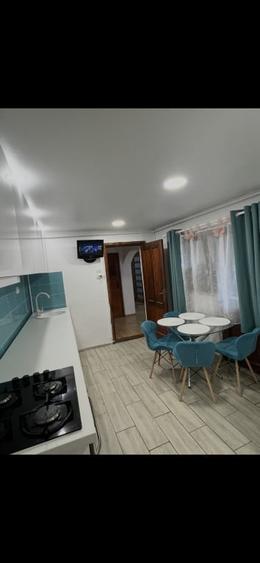 Casă cu 6 camere cu Teren 220 Mp în Central