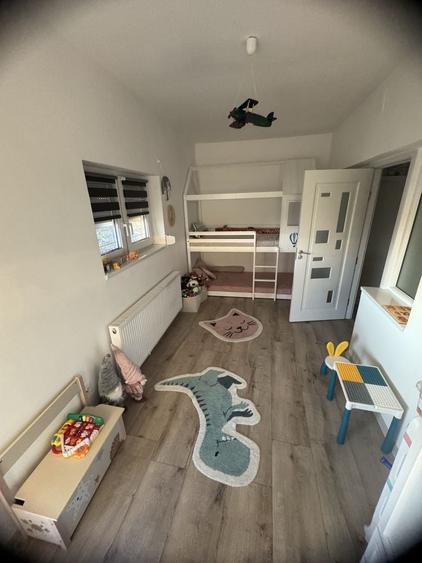 Casă cu 4 camere decomandat în Central
