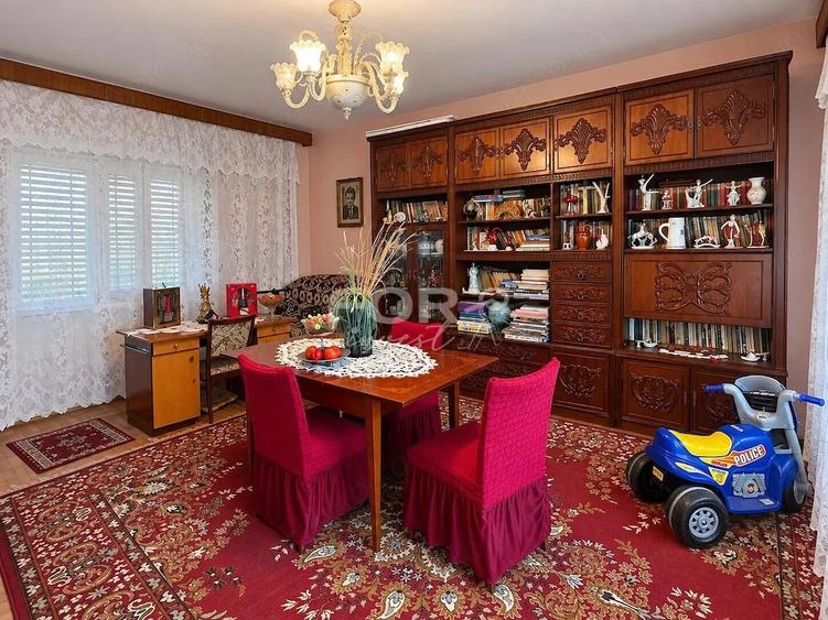 Casă cu Teren 806 Mp în Sântandrei