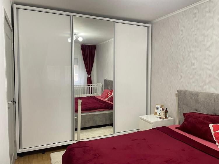 Apartament cu 3 camere semidecomandat în Micălaca