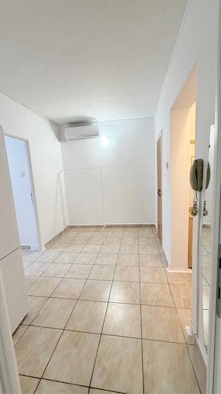 Apartament cu 2 camere semidecomandat în Apărătorii Patriei