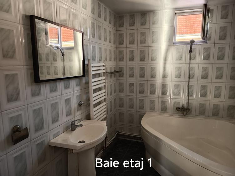 Casă cu 4 camere în Bârzești