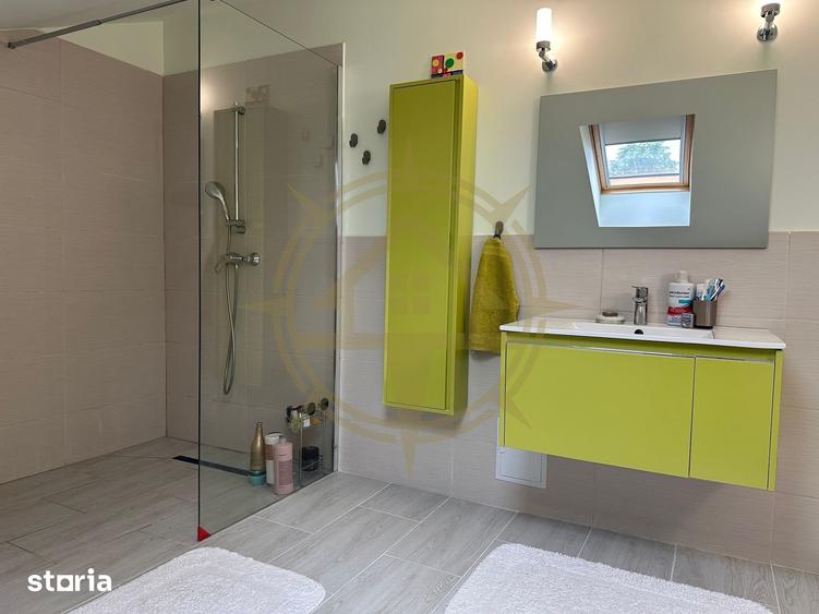 Casă cu 6 camere cu Teren 665 Mp în Corbeanca