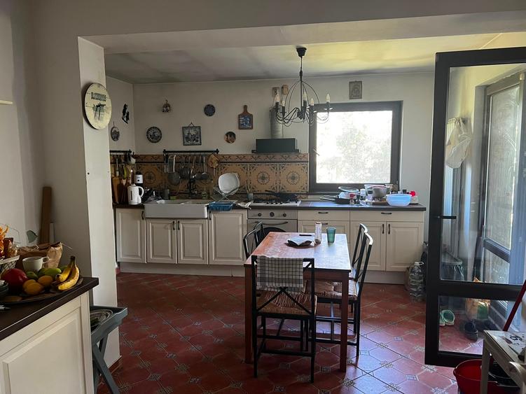 Casă individuală cu 6 camere cu Canalizare în Corbeanca