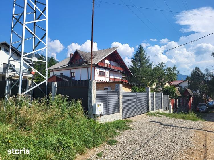 Casă cu Teren 1350 Mp în Poiana Țapului
