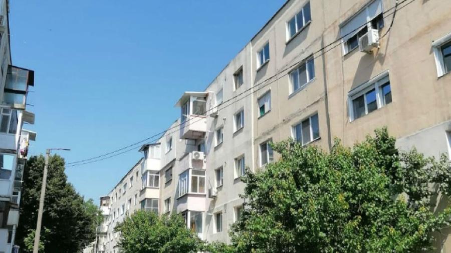 Apartament cu 3 camere decomandat în Tineretului