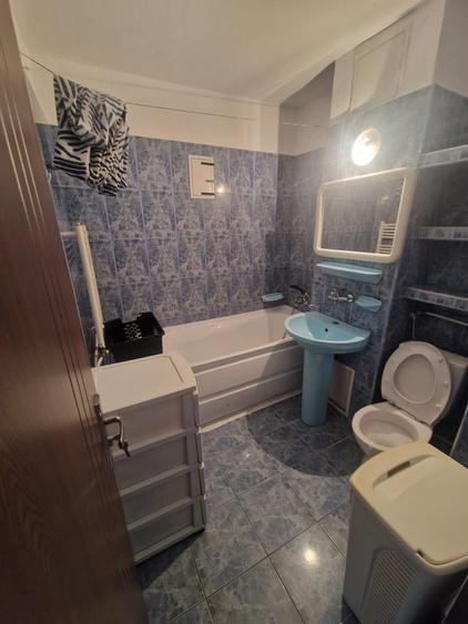 Apartament cu 3 camere decomandat în Girocului