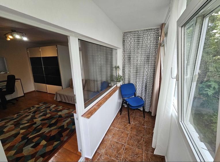 Apartament cu 3 camere decomandat, mobilat în Lacul Tei