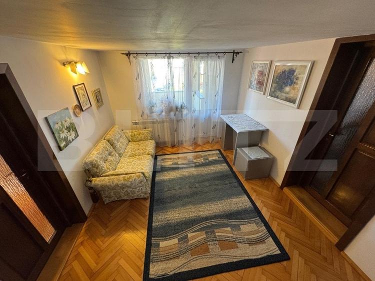 Casă individuală cu 7 camere cu Canalizare în Cetate