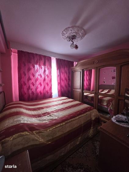 Apartament cu 3 camere decomandat în Mioriței