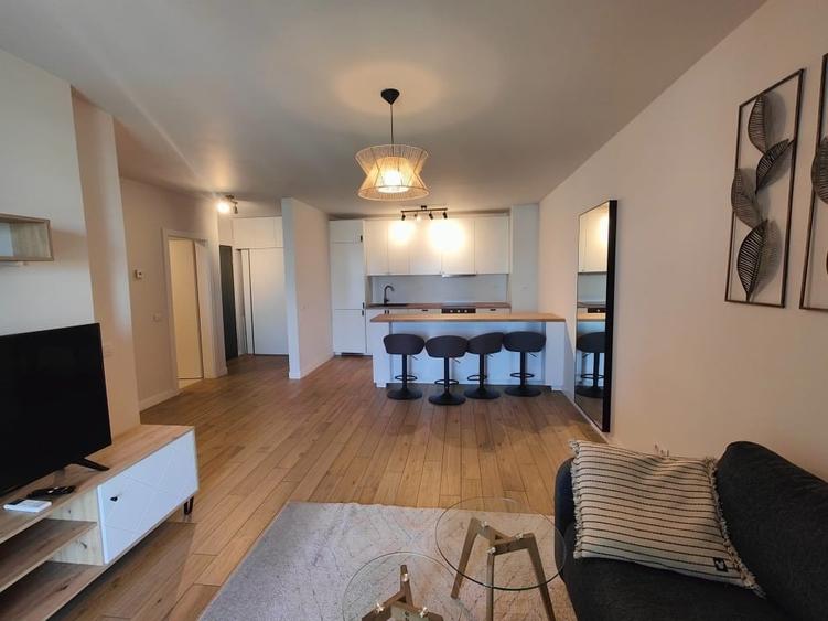 Apartament cu 2 camere semidecomandat, mobilat în Mărăști