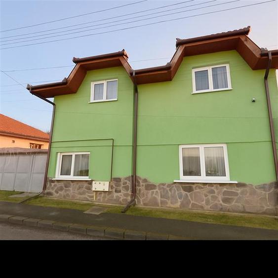Casă individuală cu 7 camere cu Canalizare în Gheorghe Doja